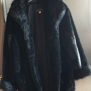 Black Faux 3/4 length coat. Fabulous Fur.No hood